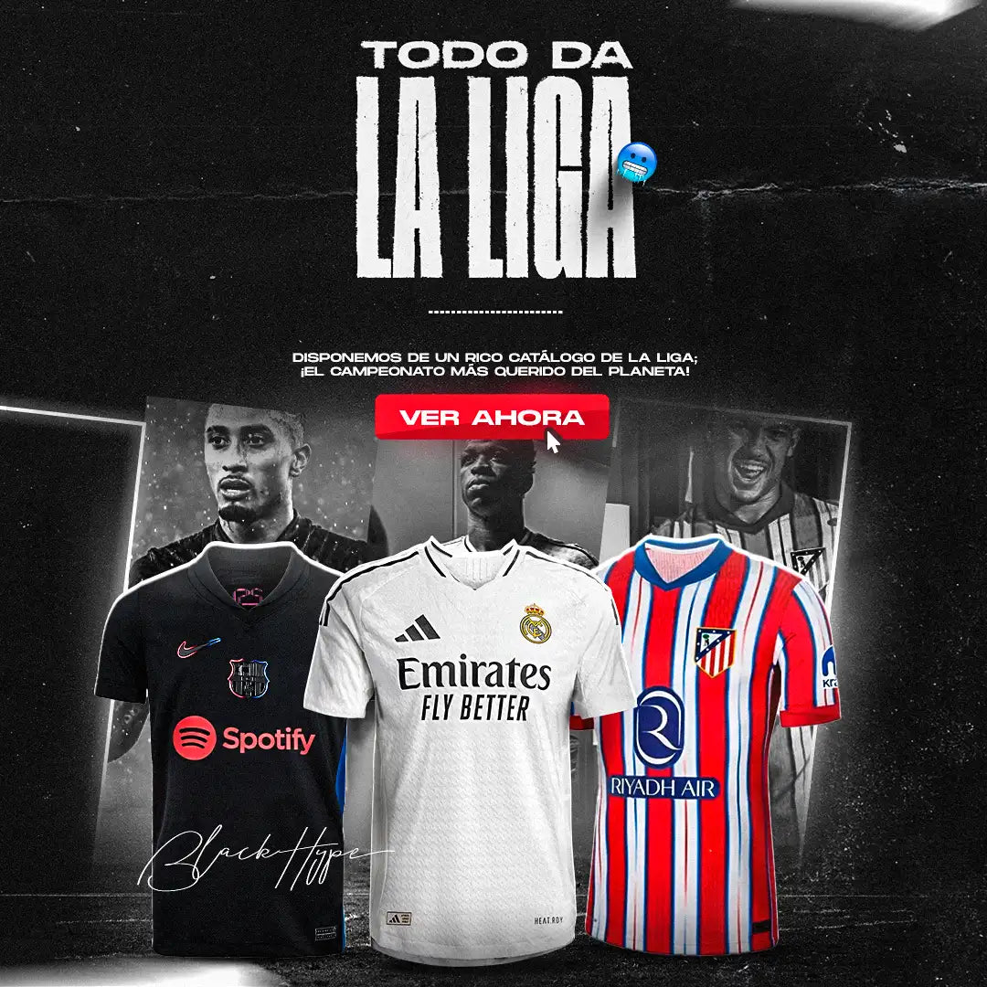 Camiseta de fútbol del Real Madrid blanca con ribetes negros y dorados, con el logo de adidas en el pecho derecho y 'emirates fly better' impreso en la parte delantera.